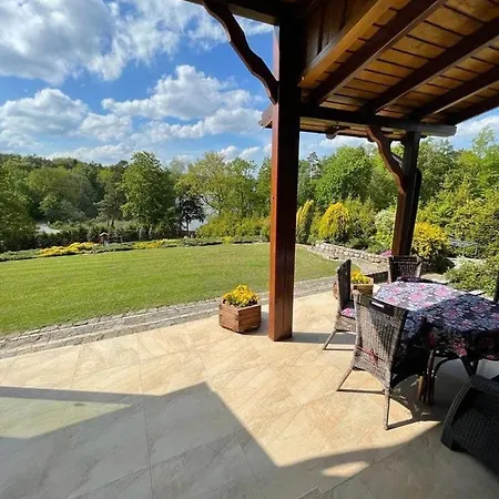 Casa de Férias Zdunlandia Dom Nad Jeziorem, Jacuzzi, Kort, Basen Zduny (Starogard)