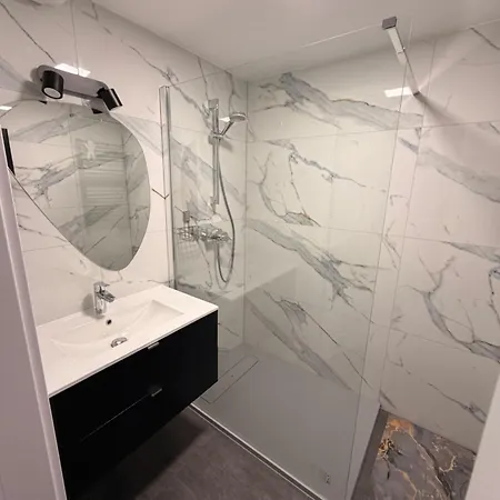Zdunlandia Dom Nad Jeziorem, Jacuzzi, Kort, Basen 別荘